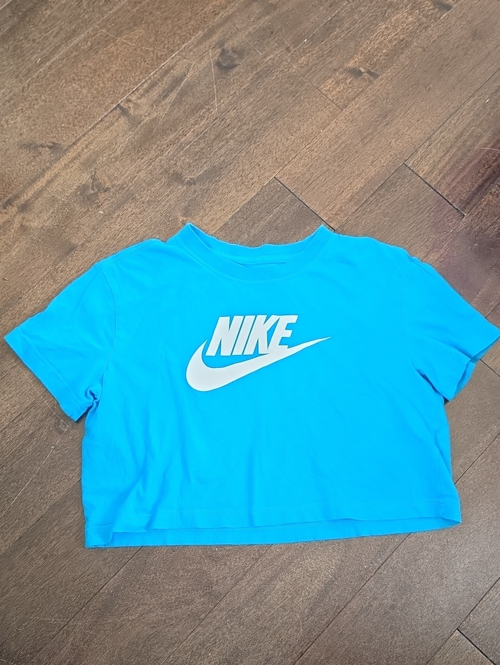 Nike Bright Blue Cropped Logo Tee Loose Fit Size Medium - Picture 2 of 7